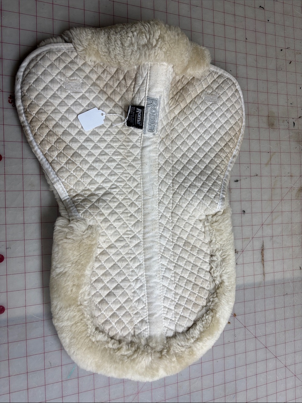 Roma sheepskin half pad with spine channel